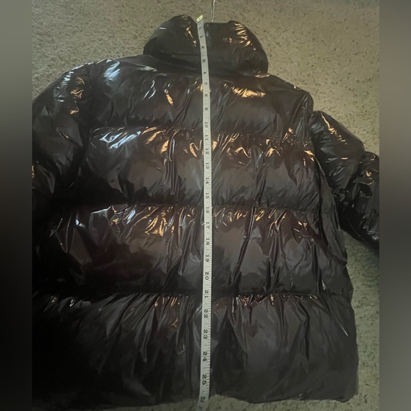 NOIZE Coco Patent Cropped
Puffer Jacket size Large - Picture 7 of 9
